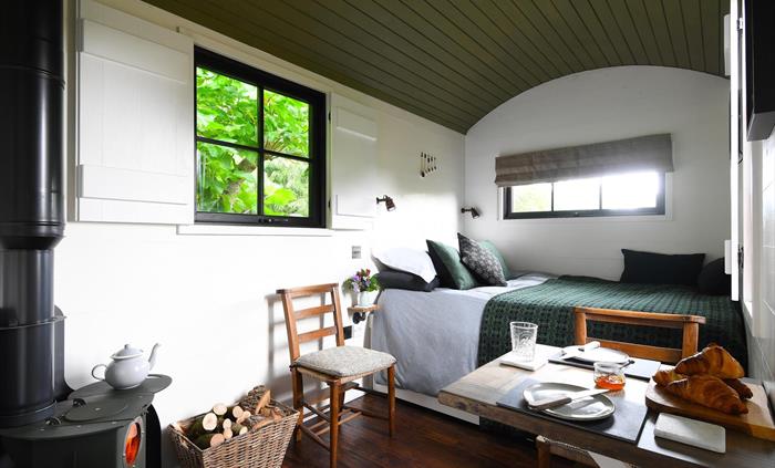 Bugail hut has its own little kitchen annex and charming bathroom, terrace and wood burner. You can dine beside the burner or on your terrace with vie